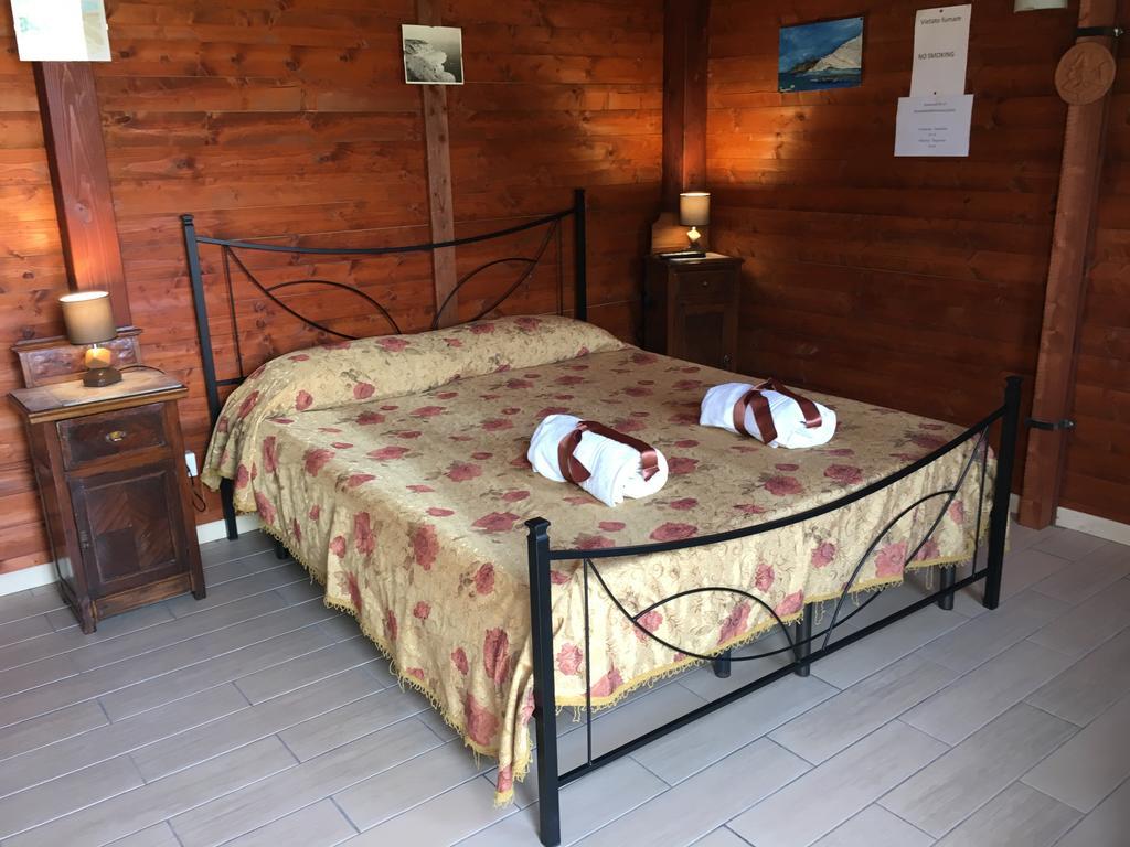 レアルモンテ La Bianca Scogliera Bed & Breakfast エクステリア 写真